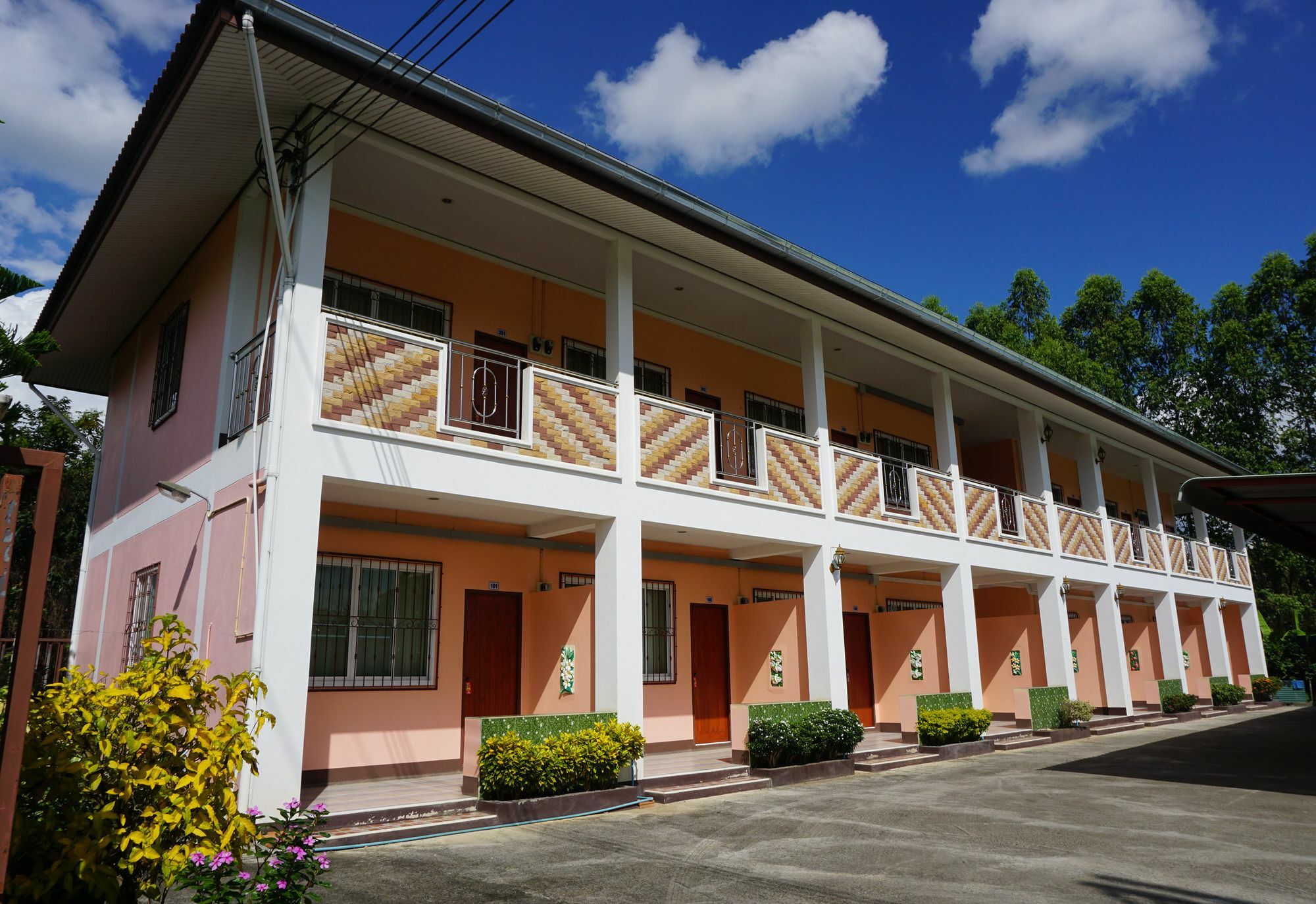 Hotel Kanoktid Place Fang Zewnętrze zdjęcie